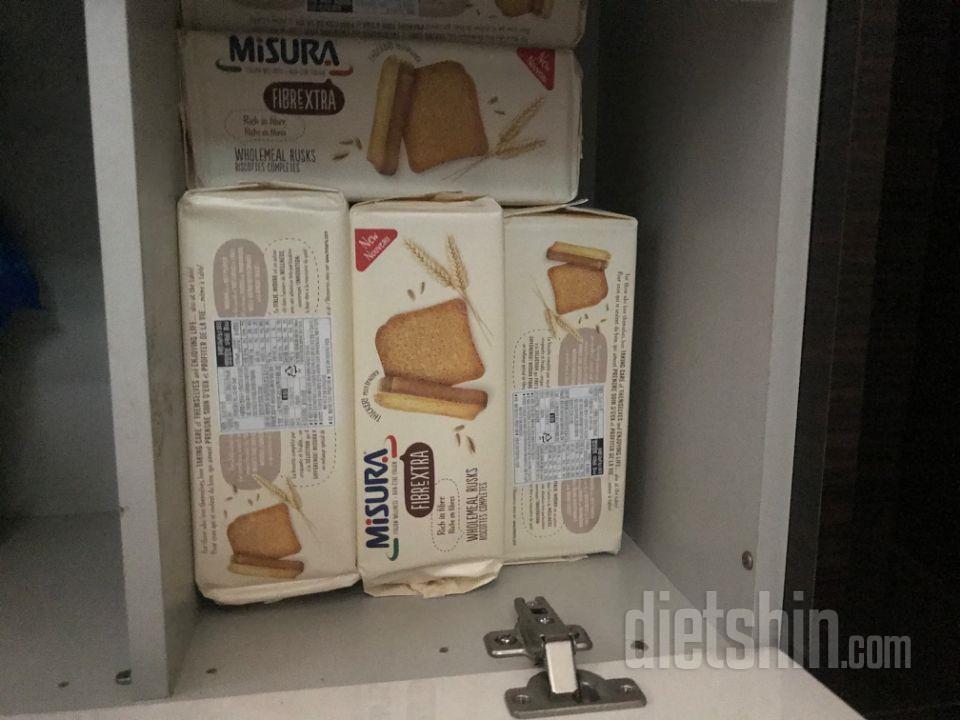 바삭바삭하고 맛은 고소해서 전혀 칼로