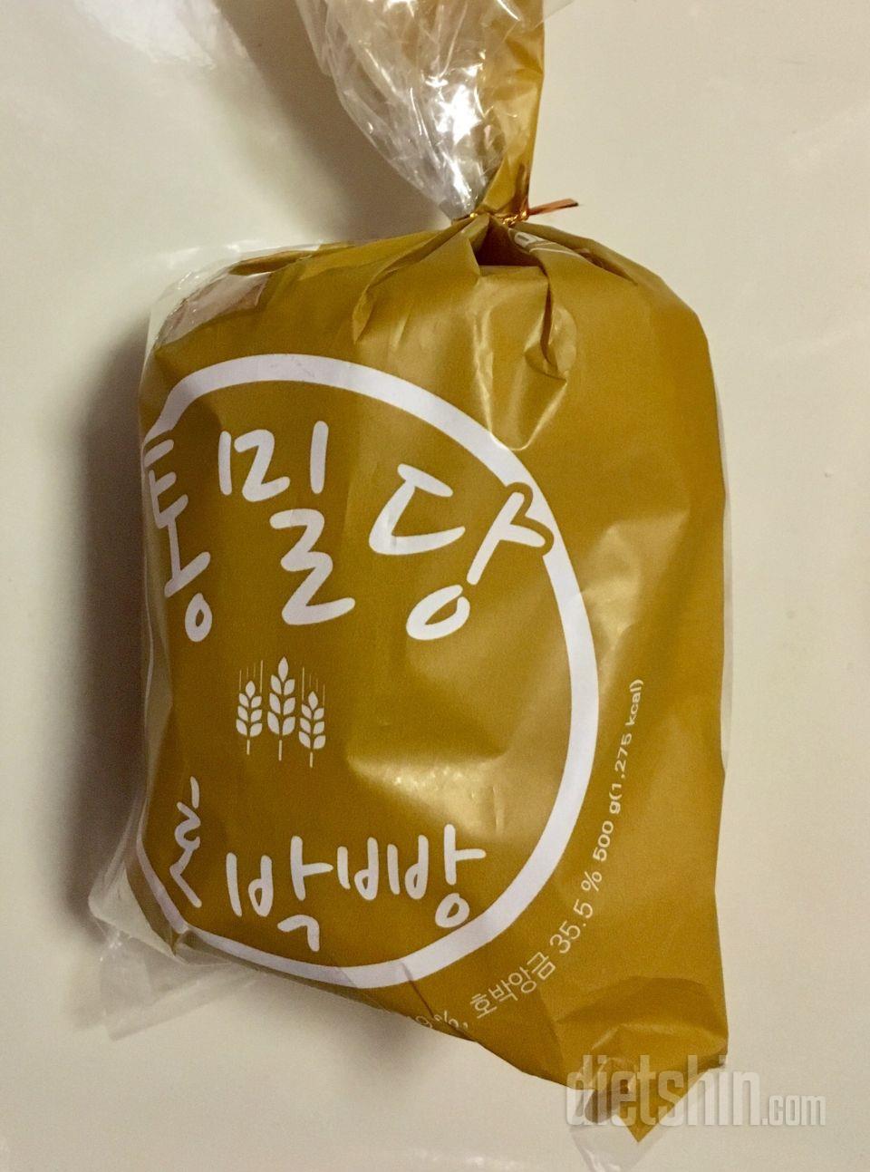 흑임자빵 너무 취향저격입니다!!
담백