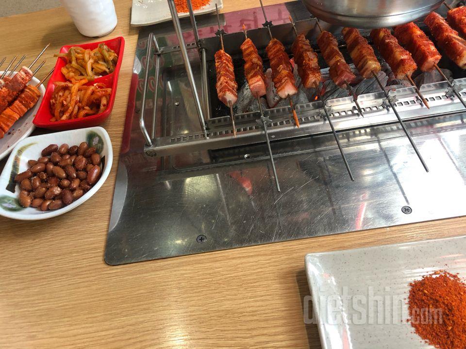커뮤니티 - 🦕 하체 튼실 탈출하자 - 24 식단 30 공체 - 이제 양꼬치 안 먹어 - 다이어트신 다이어트신 - 다신 살찌지 말자