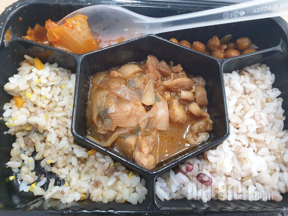 일단 밥이 맛있습니다. 반찬도 전반적