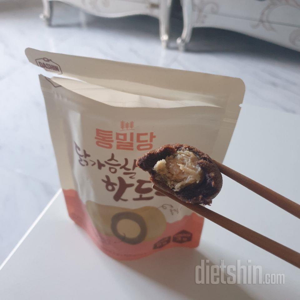 보통의 부드러운 반죽의 핫도그들보다