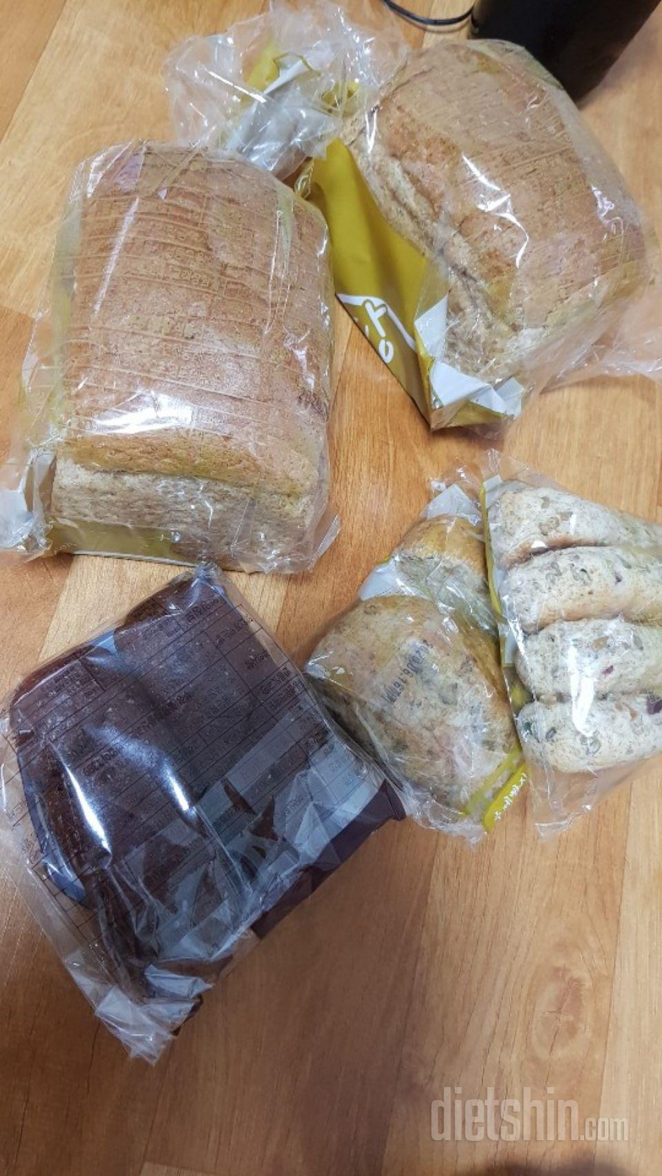 동네 빵집에서만 사먹다가 
다이어트