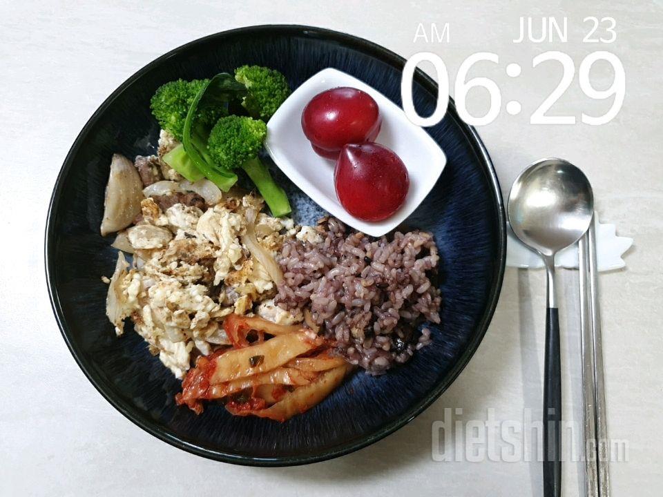 06월 23일( 아침식사 359kcal)