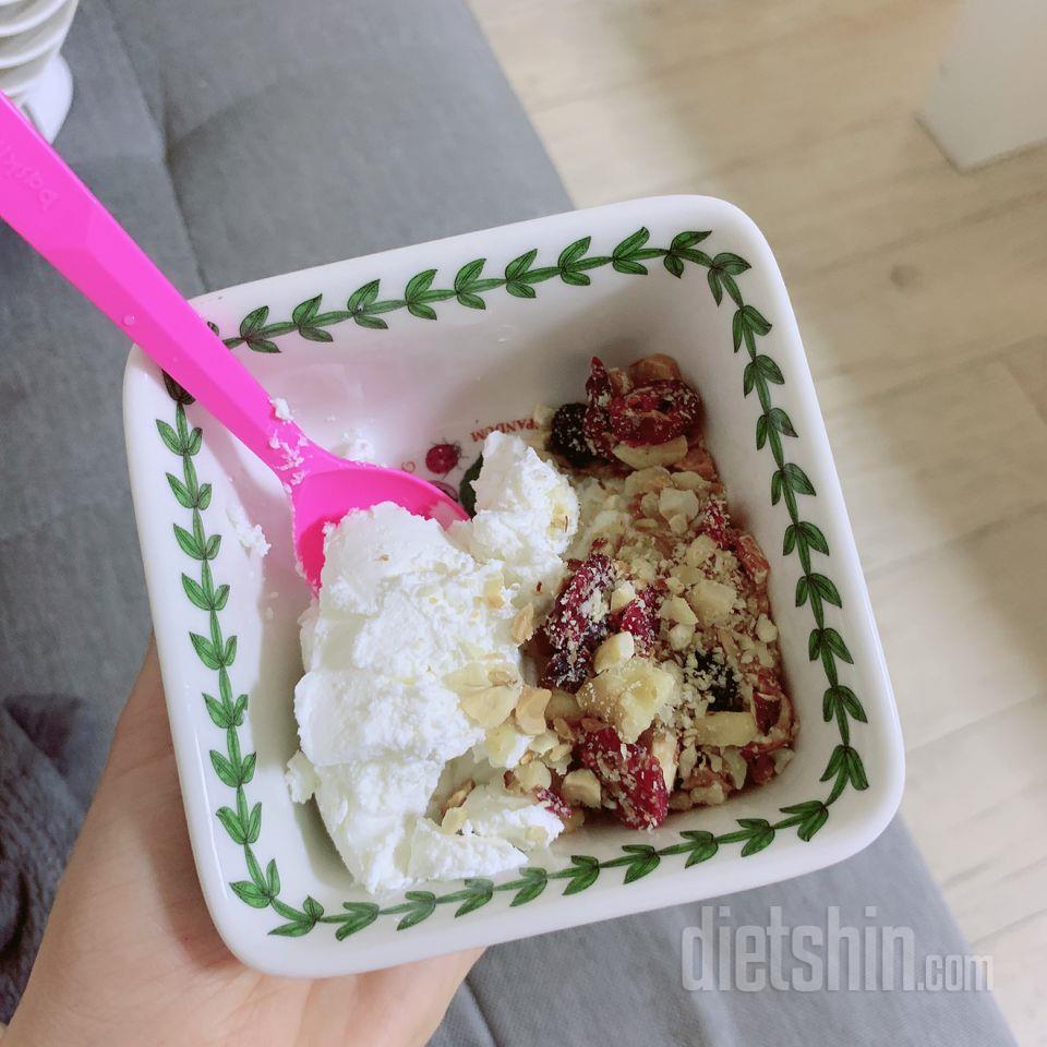 신맛이 거의없어용 
먹어본 그릭요거트