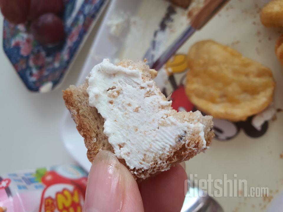 진짜맛있어요
3살 아기도 맛있는지 빵