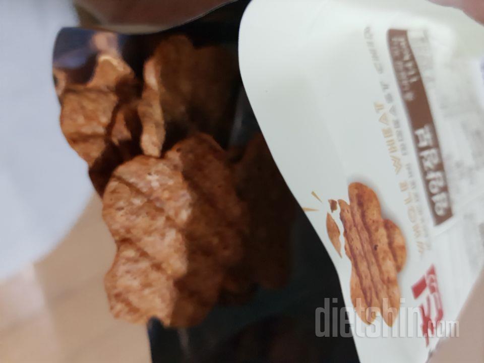 맛있네요. 닭고기맛도 나면서 달콤짭짤