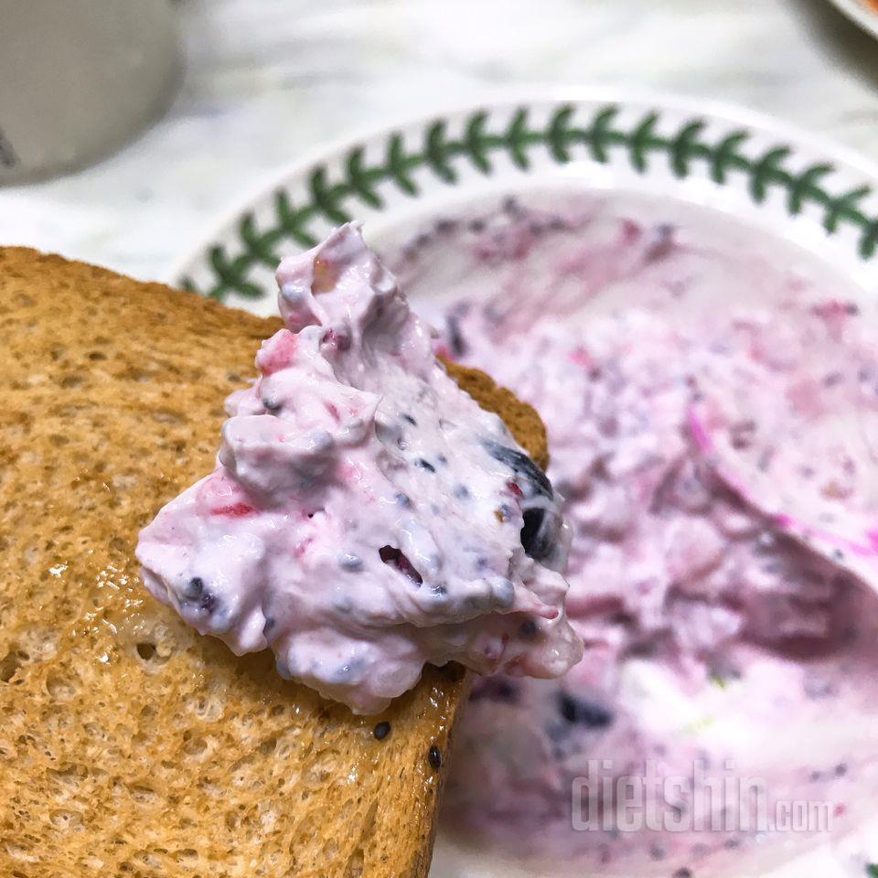 그릭요거트 얹어 먹으면 맛나요 ㅎㅎ