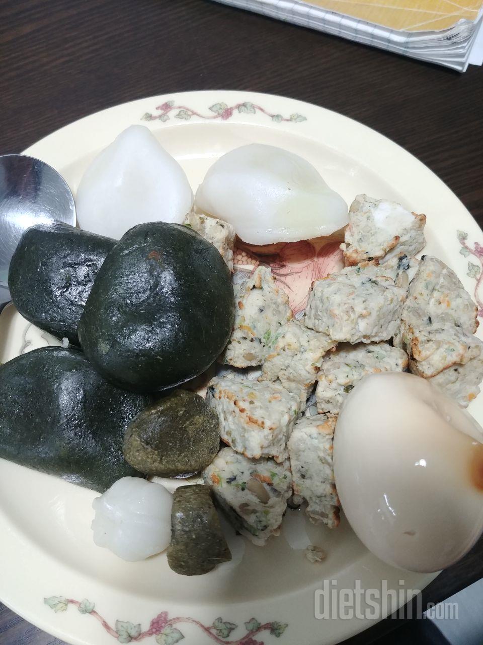 집에서 떡하고 같이 먹었는데- 
맛있