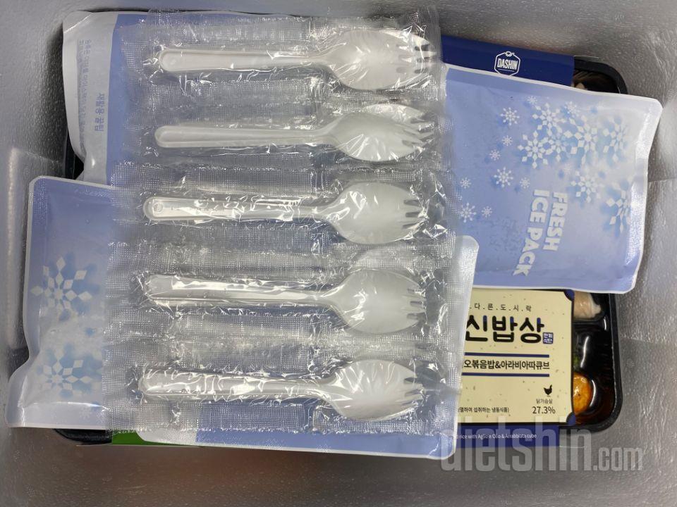 아이스팩을 꽉꽉 채워주셔서 굉장히 신