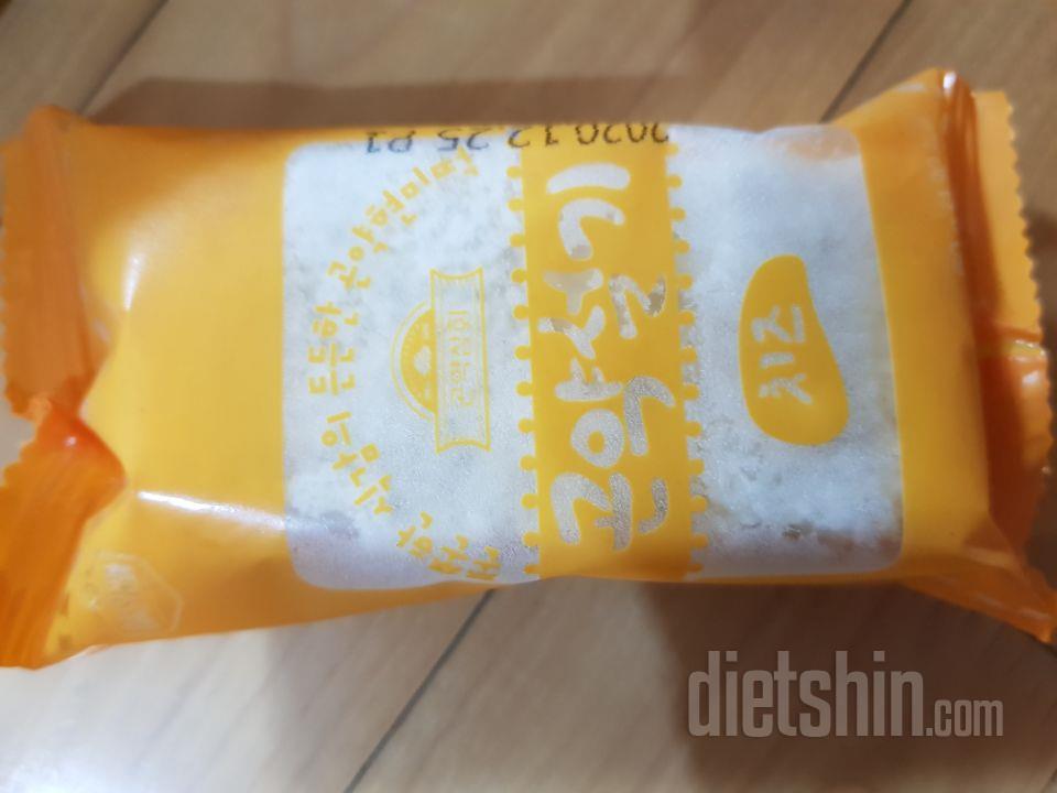 치즈설기 일반 떡에 비해 간이 약해서
