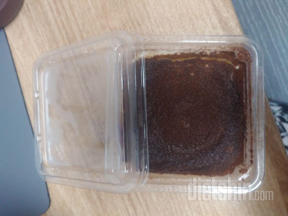 냉동실에 놓고 먹고 있는데 아이스크림