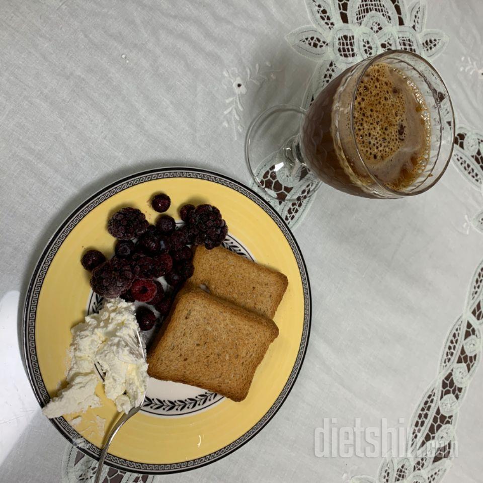 치즈맛에 더가까워요~~ 토스트랑 같이