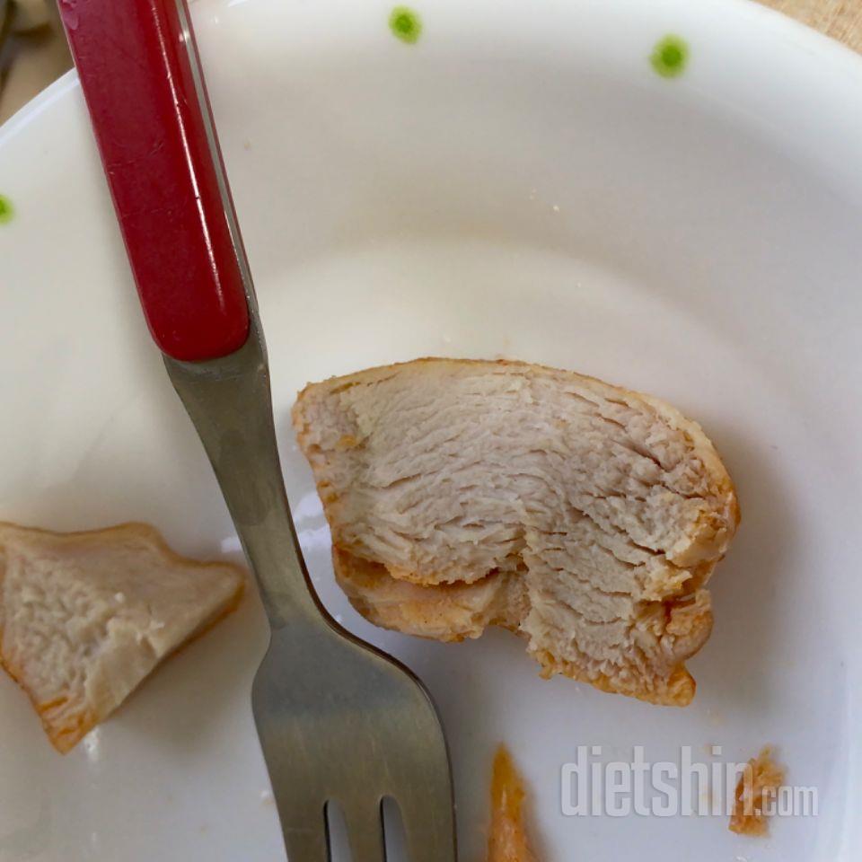 생각보다 맛있어요
닭가슴살 훈제맛은