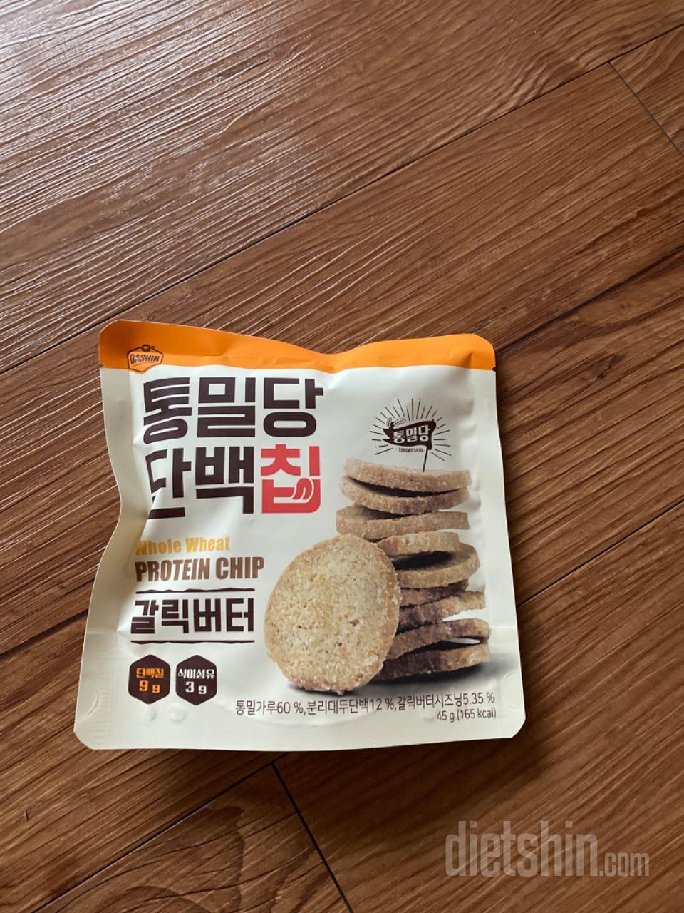 짭짤 하니 맛있는데 식감이 너무 딱딱