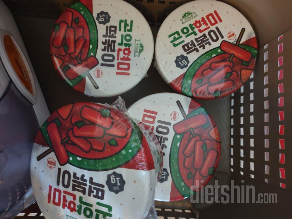 집에 쟁여두고 먹는 상품이예요~ 말그