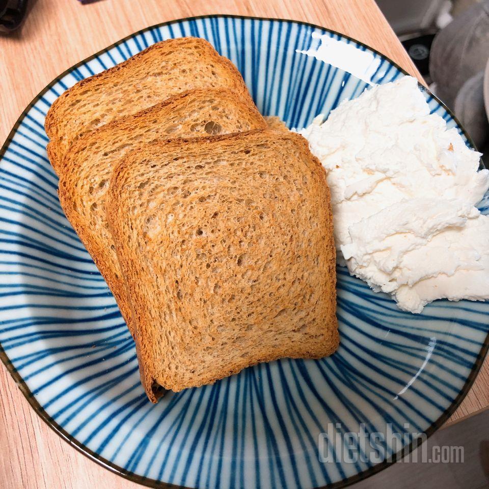 꾸덕하고 맛나요 유통기한이 더 길었음