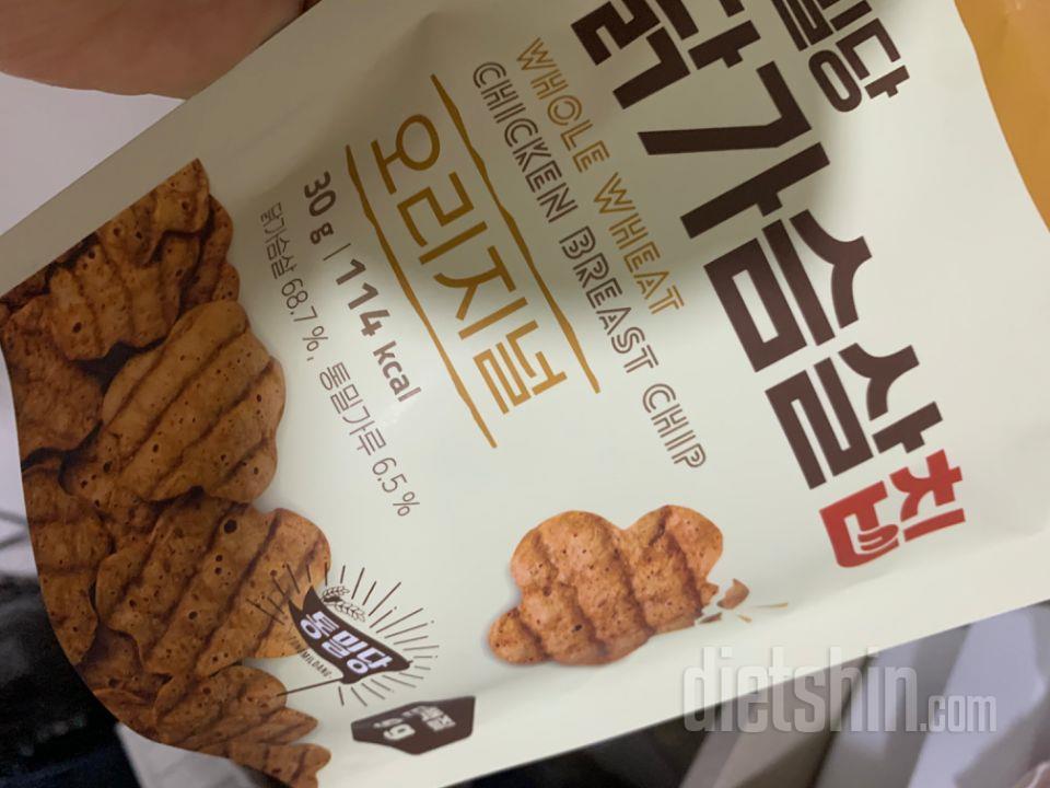 살짝 닭가슴살 맛이 많이 나느것 같아