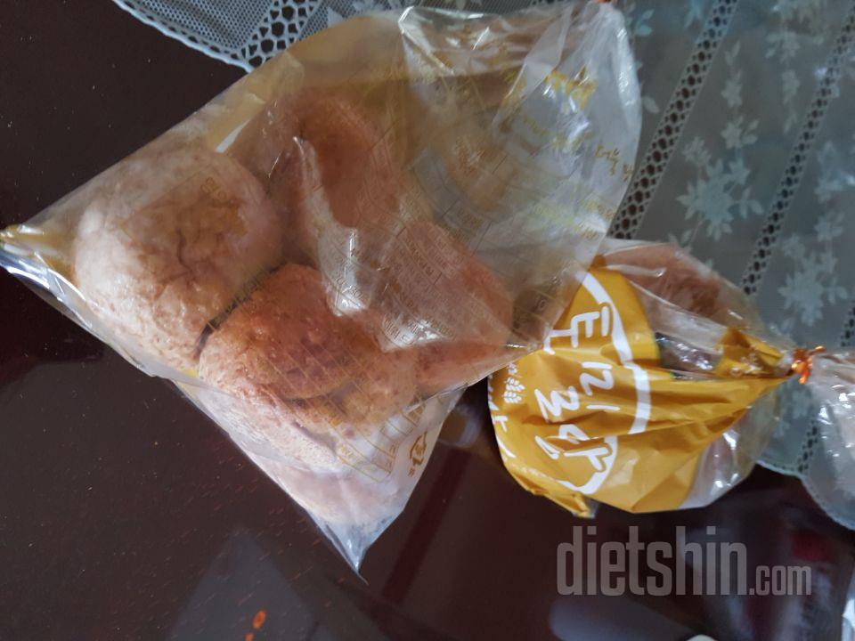 통곡물이고 맛도 좋아서 할인할 때 대