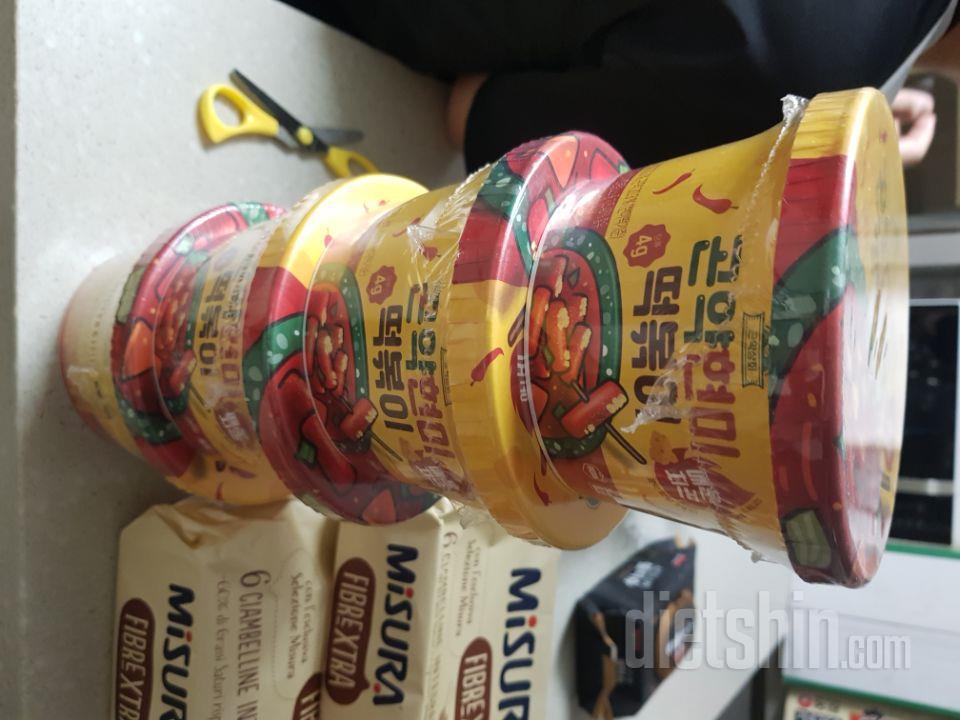 매콤하고 딱 맛있어요^^  배송도 깔