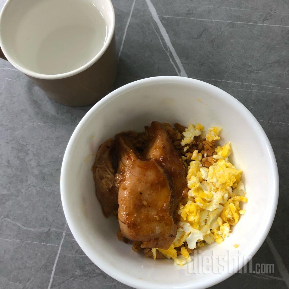 닭가슴살 + 볶음밥 + 계란 스크럼블