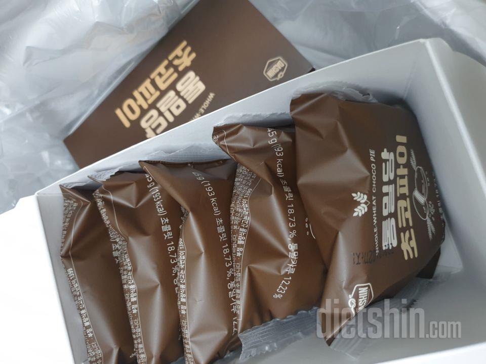 받자마자 하나 맛봤는데~맛있네요^^
