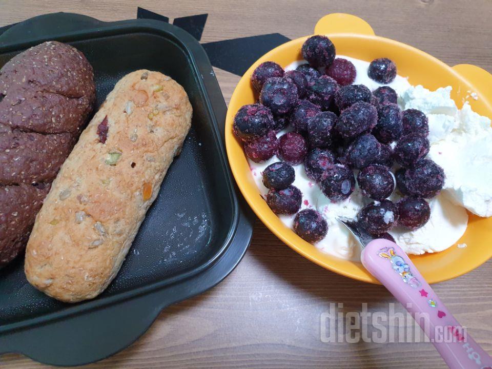 고소달달하구 맛있어요~ 스푼 있어서