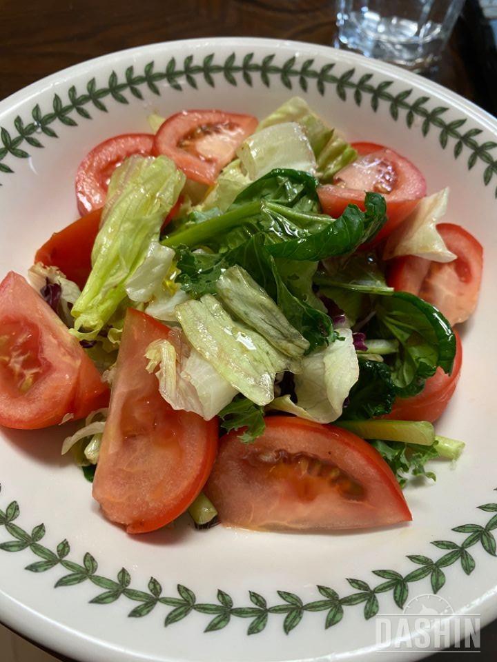 너무 맛있어요 소스가 짱 !
토마토