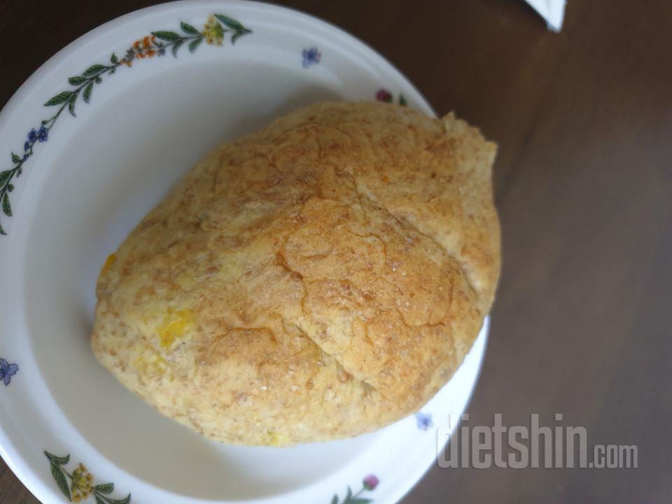 빵들이 다 맛있긴한데 옥수수빵이 엄청