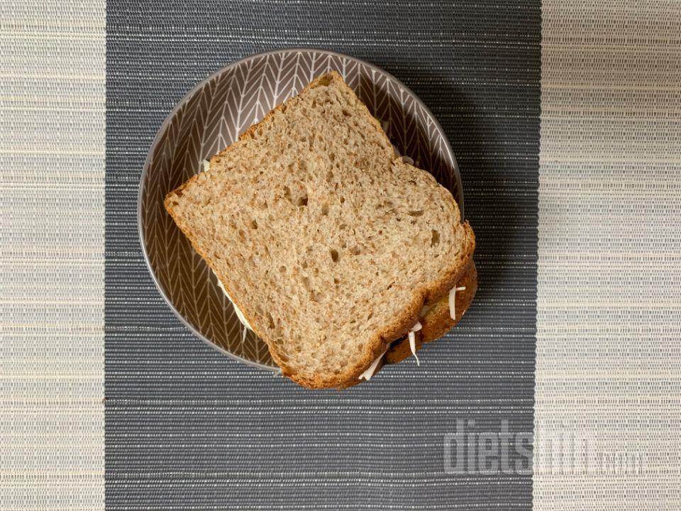 통밀식빵 정말 애용해요
아침 샌드위치
