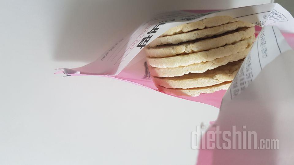 뻥튀기 맛이에요. 간편하고 심심할때