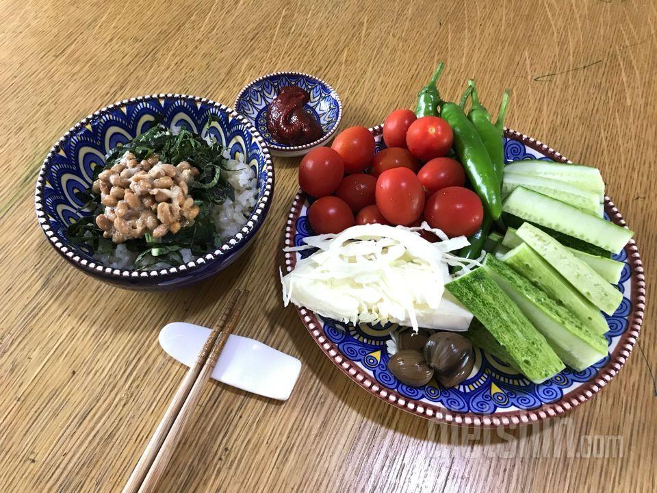 나또 비빔밥과 야채