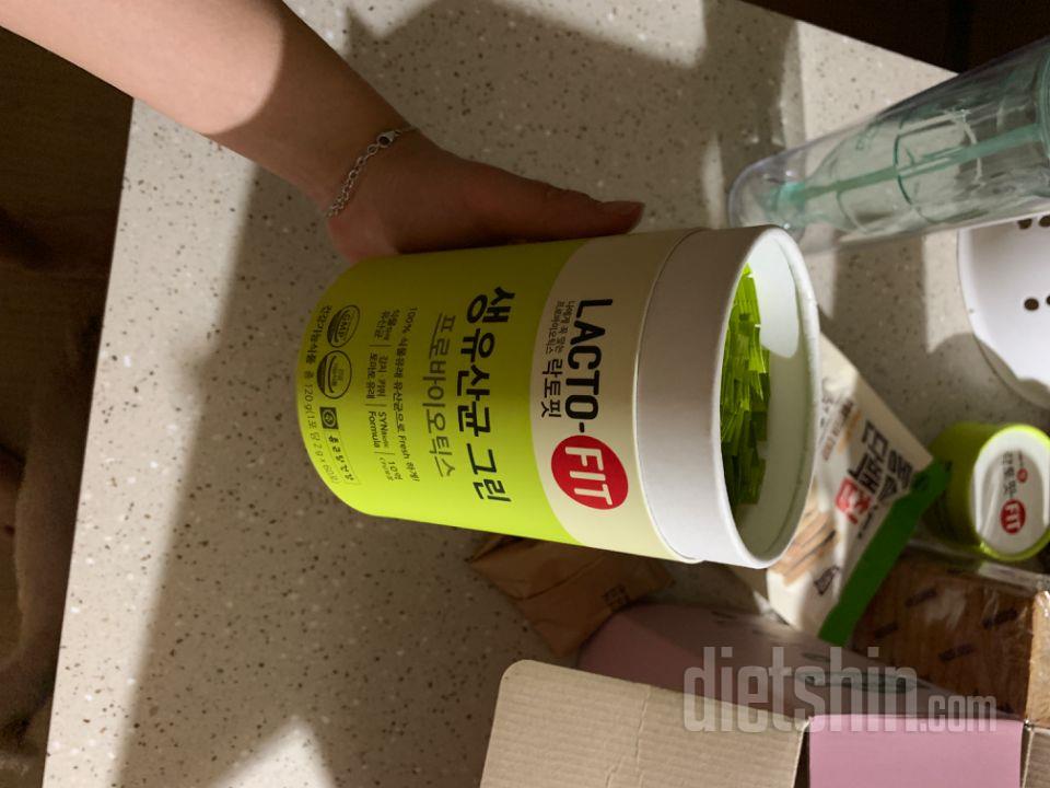 노란색 락토핏유산균 먹다가 초록색은