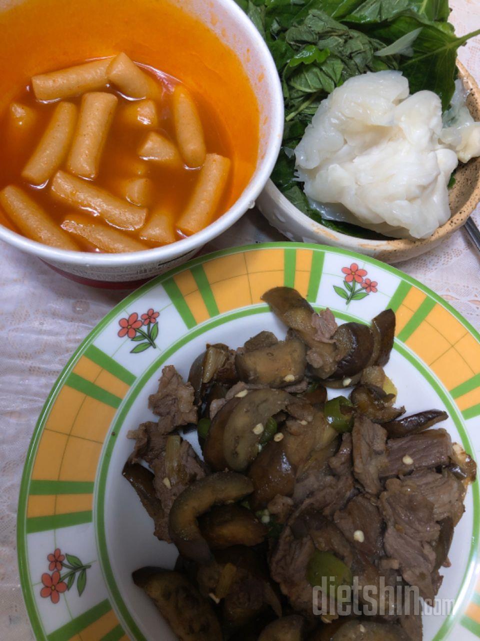 맛있어요 진짜 떡볶이같고~ 아쉬운점은