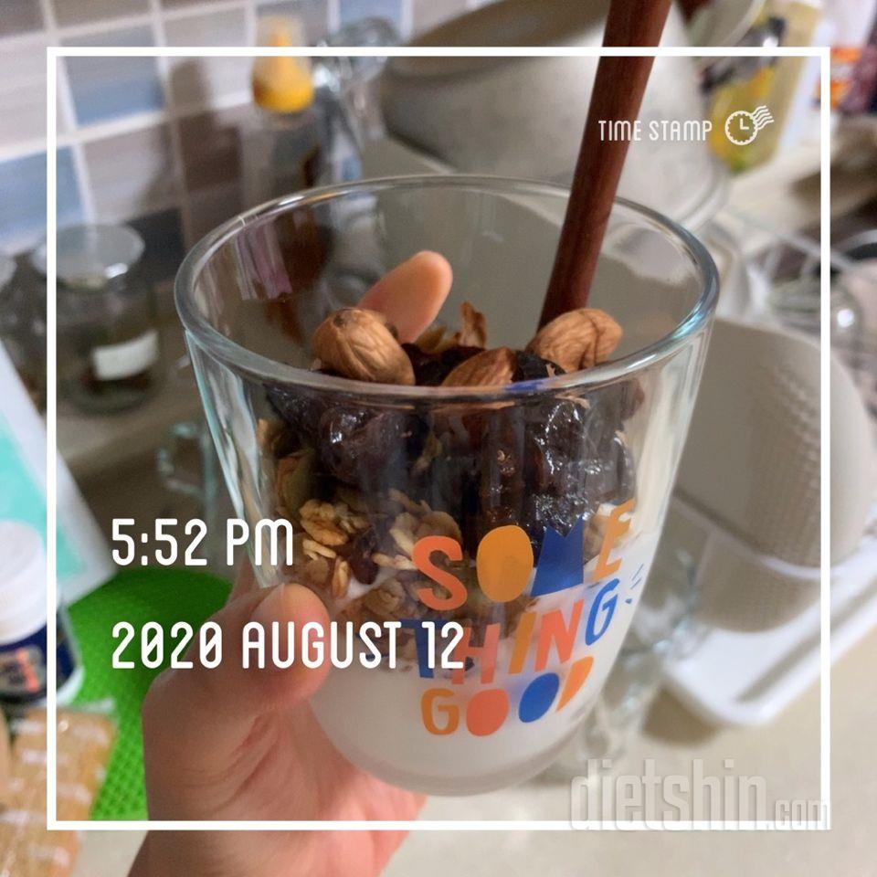 요거트에 넣어서 먹어봤는데~ 맛있네요