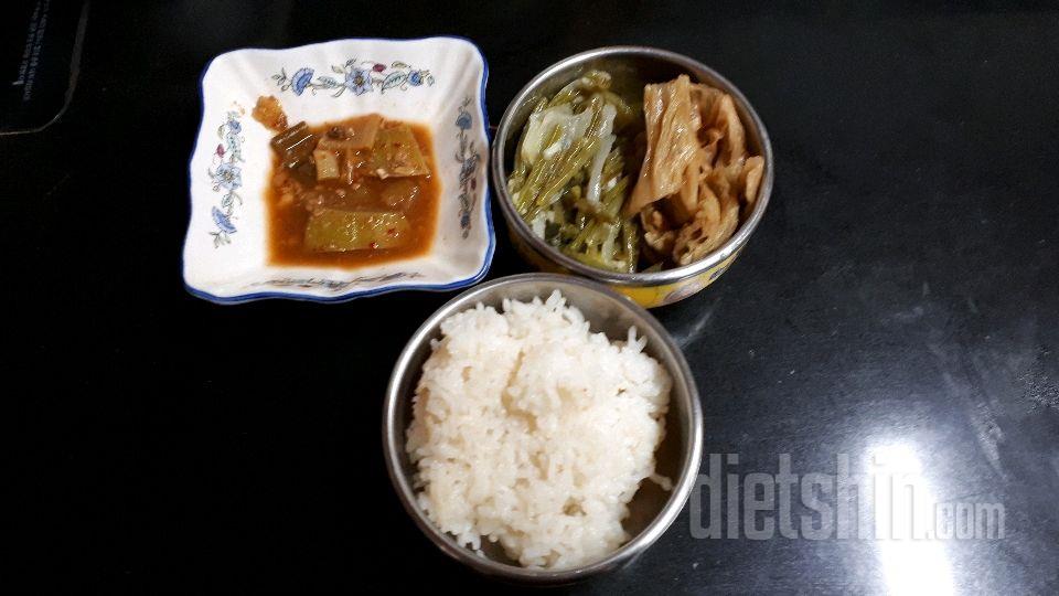 08월 31일( 점심식사 )쌀밥 대추김치 고구마 순