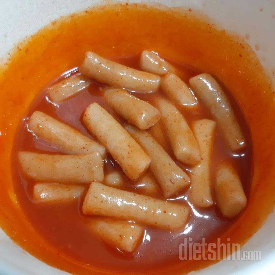 떡볶이 못 끊어서 한 번 사봤어요!