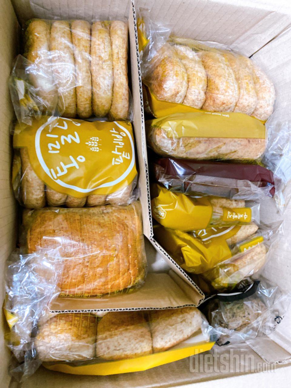 맛있어요!! 원래 통밀빵의 단백한 맛