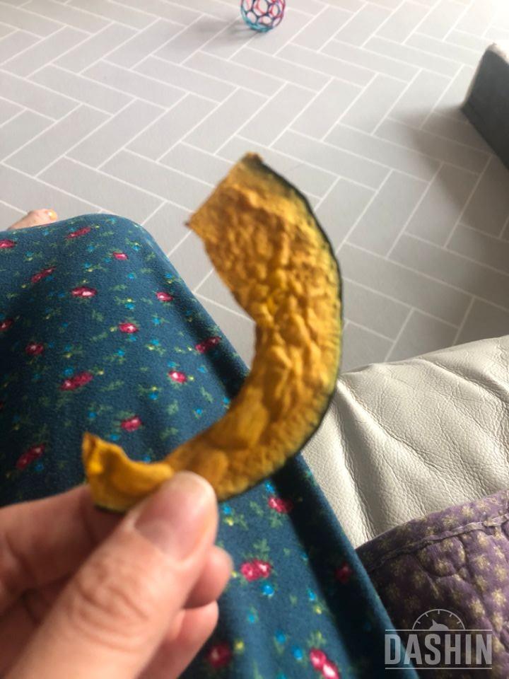 딱딱해서 전 오히려 좋아용 요새 입