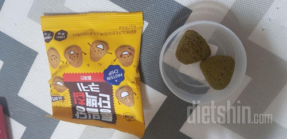 귀리스틱이 씹는감이 오도독해서 식욕땡