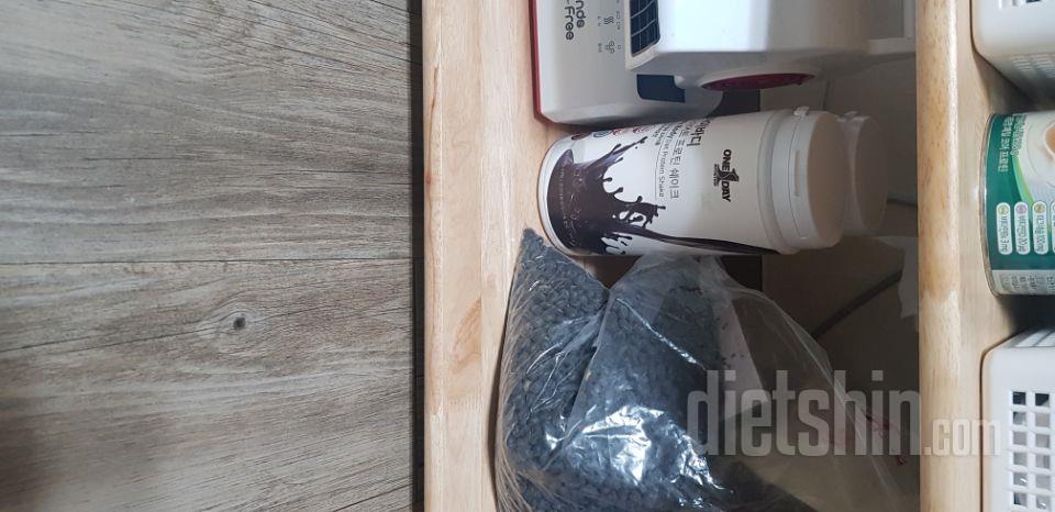 아직 먹고있는게 두개나있어서 유효기간