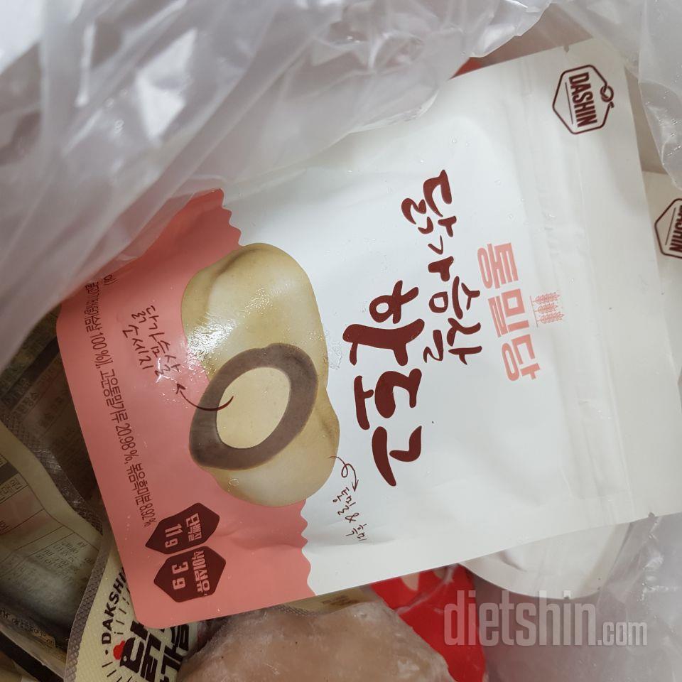 스티로폼 상자가 부서지고 뚫려서 왔어