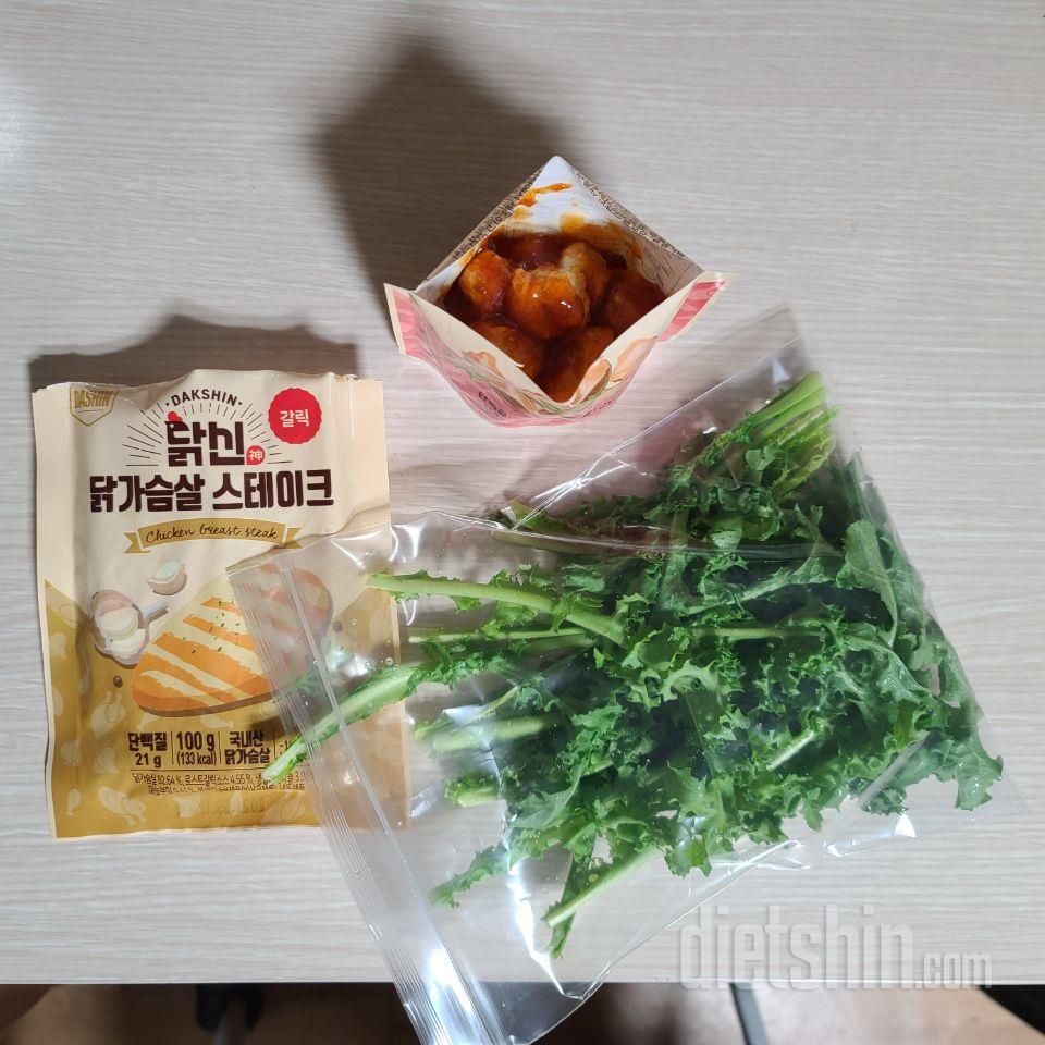 비빔치킨 소스 맛이 떡볶이 맛도 나고