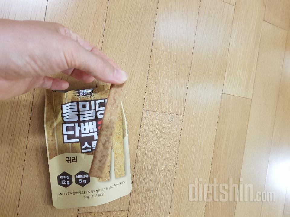 귀리스틱  너무딱딱하지도 않고 고소하