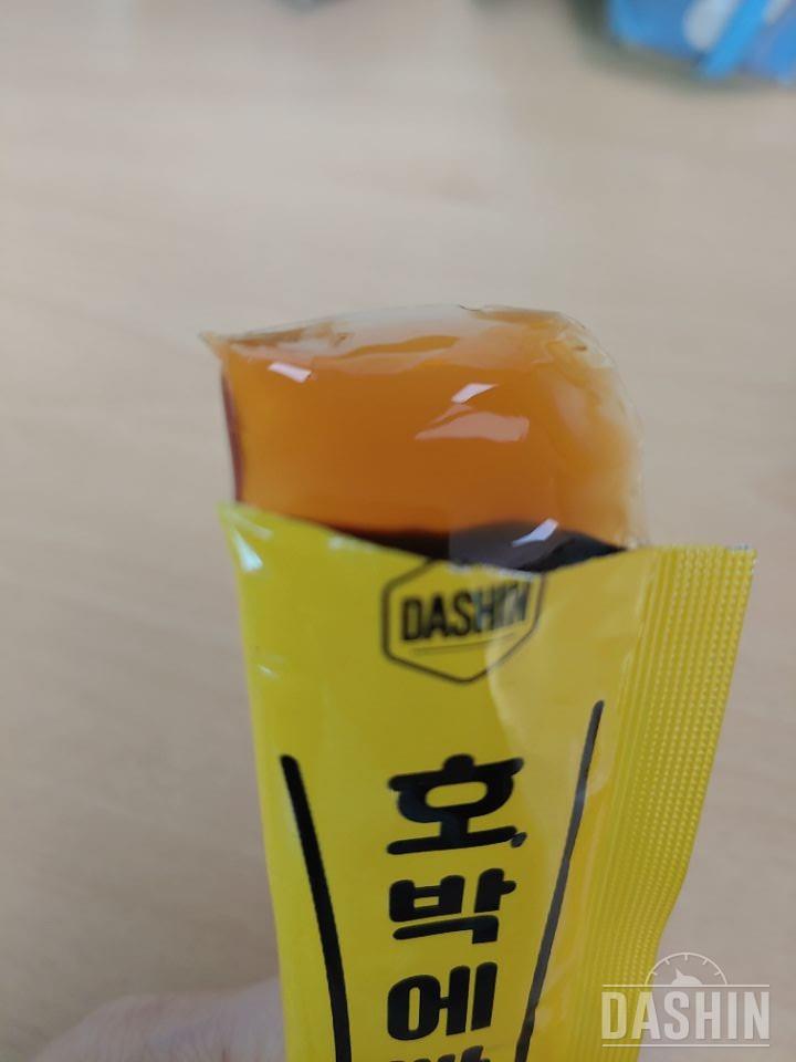 맛은 호박엿같아서 맛있었어요 젤리라