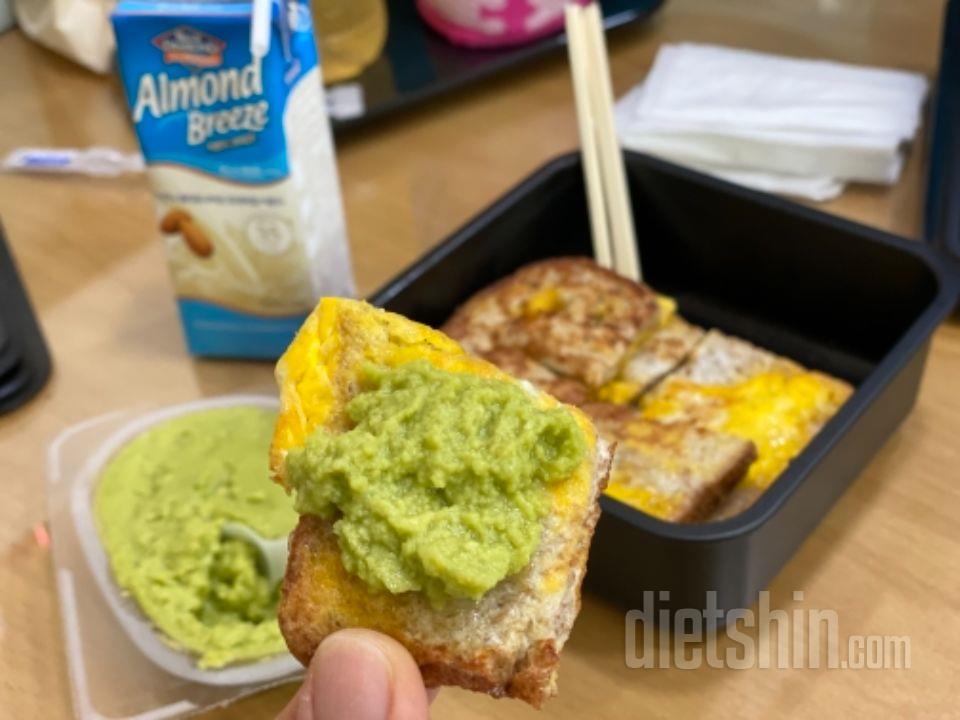 여기 식빵이 젤 맛있어요. 요즘 계란