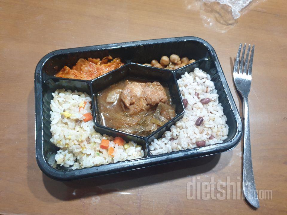 생각보다 맛있고 적어보이지만 포만감이