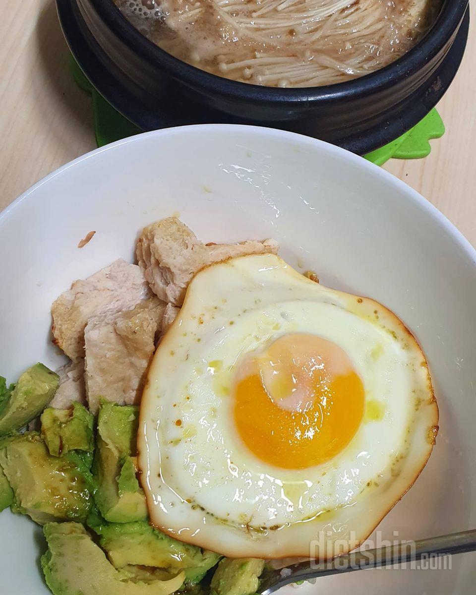 스테이크가 존맛이네요!!! 더 쟁여야