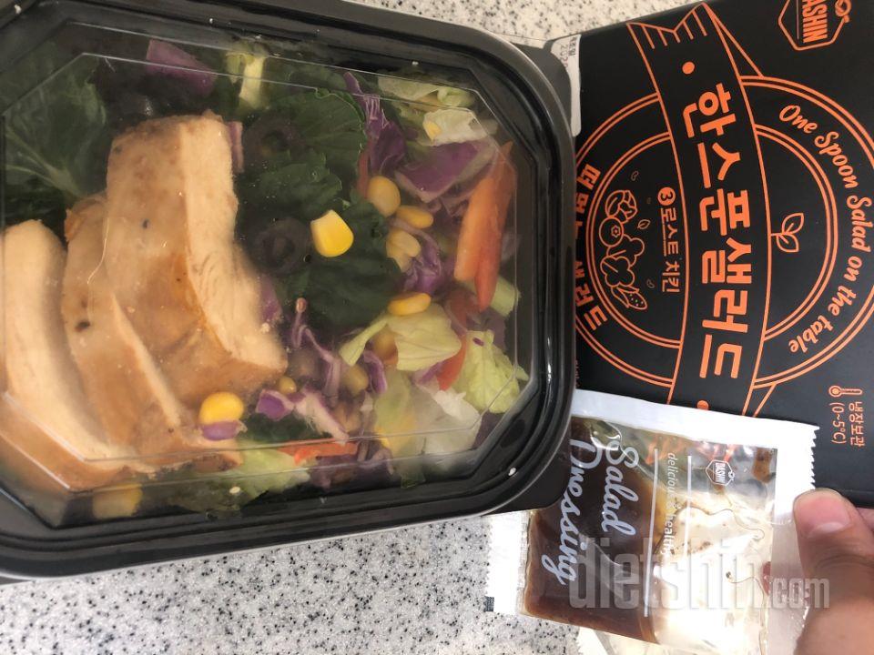 맛있고 양도 넉넉해서
샐러드만 먹음