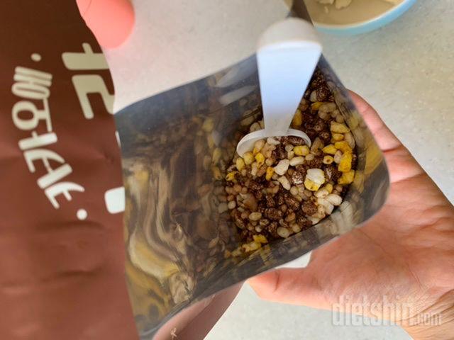 맛별 혼합샀어요
카카오부터 먹어보는데
