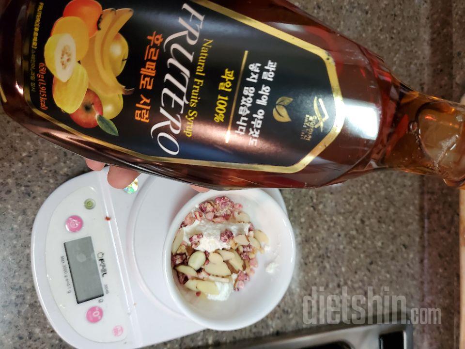 생각보다 엄청 커요. 이거 그릭요거트